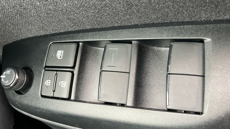 Toyota Yaris 1.5 Hybrid Design 5dr CVT Hybrid Hatchback